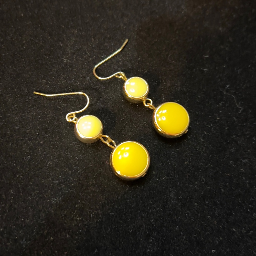 Yellow stones set in gold toned metal.